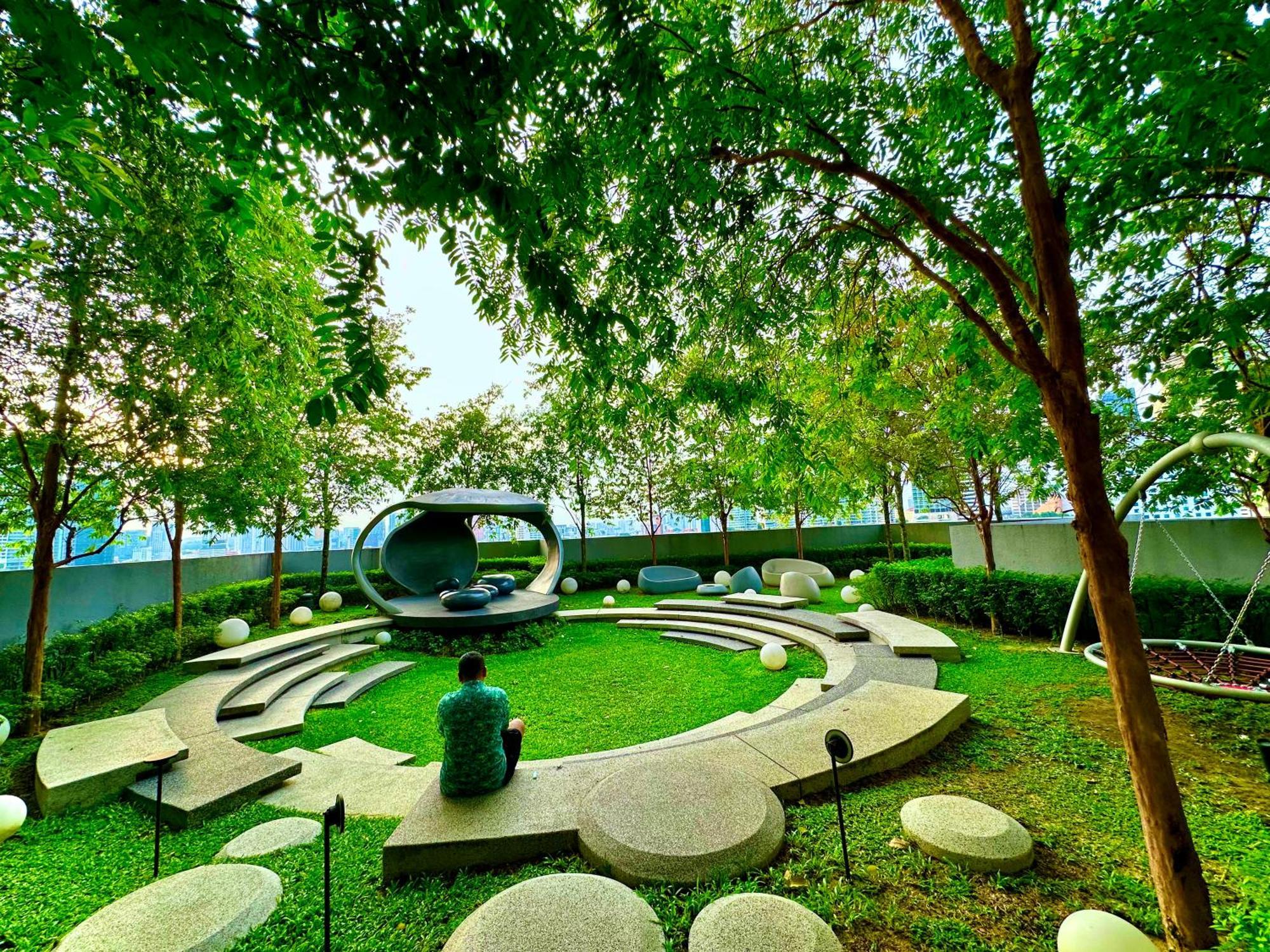 Scarletz Suites Klcc By Aura Kuala Lumpur Exterior photo