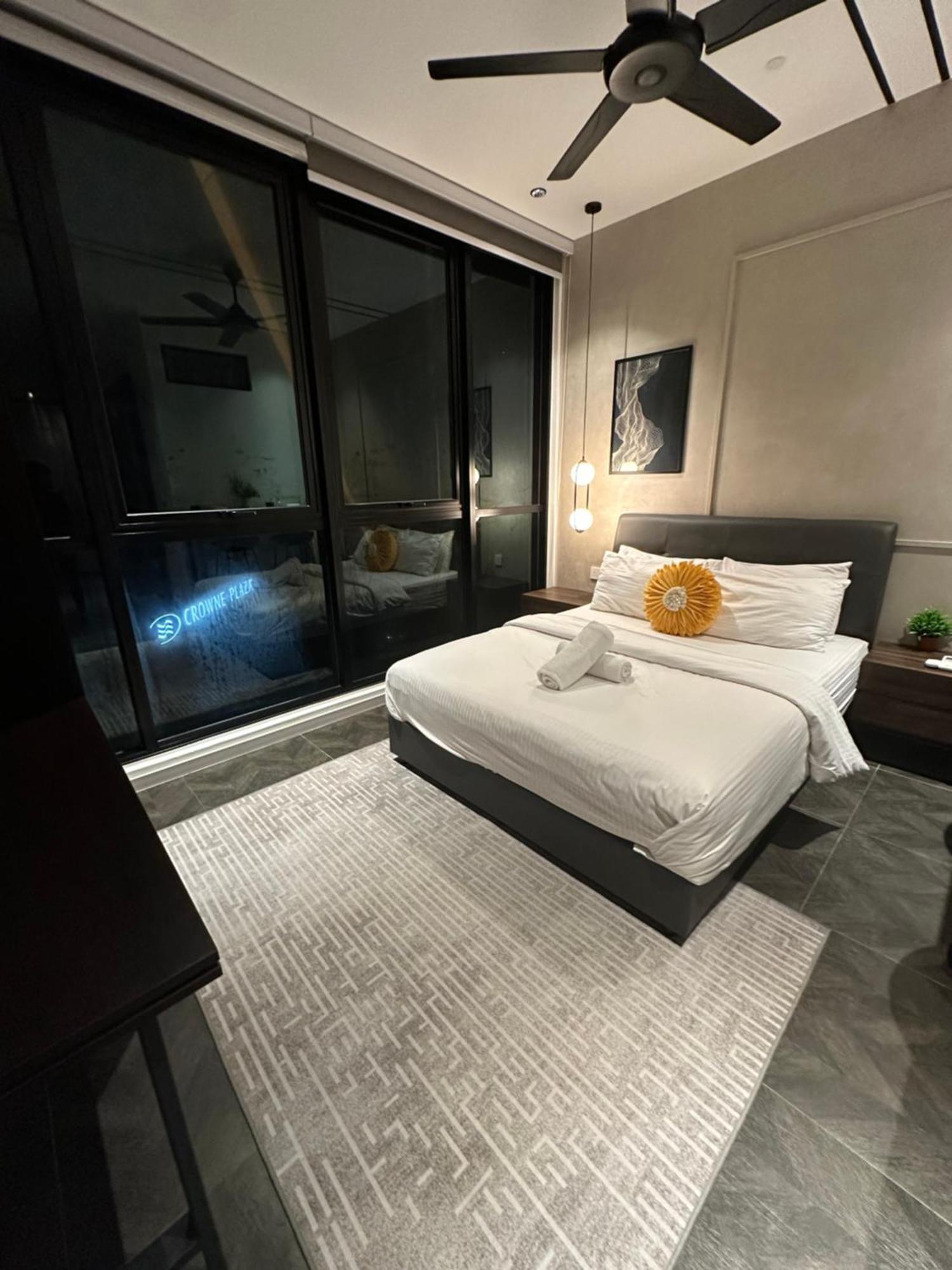 Scarletz Suites Klcc By Aura Kuala Lumpur Exterior photo