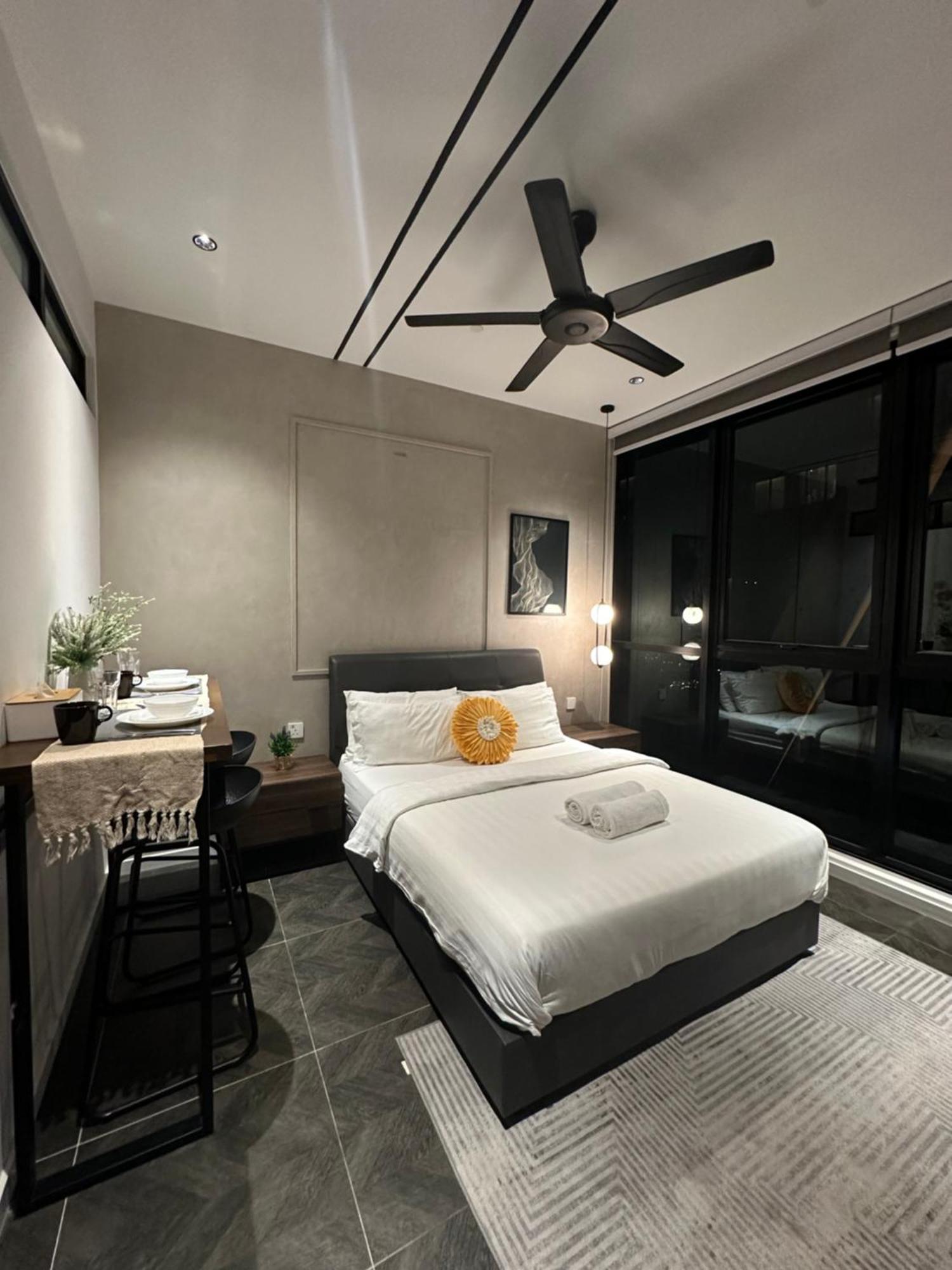 Scarletz Suites Klcc By Aura Kuala Lumpur Exterior photo