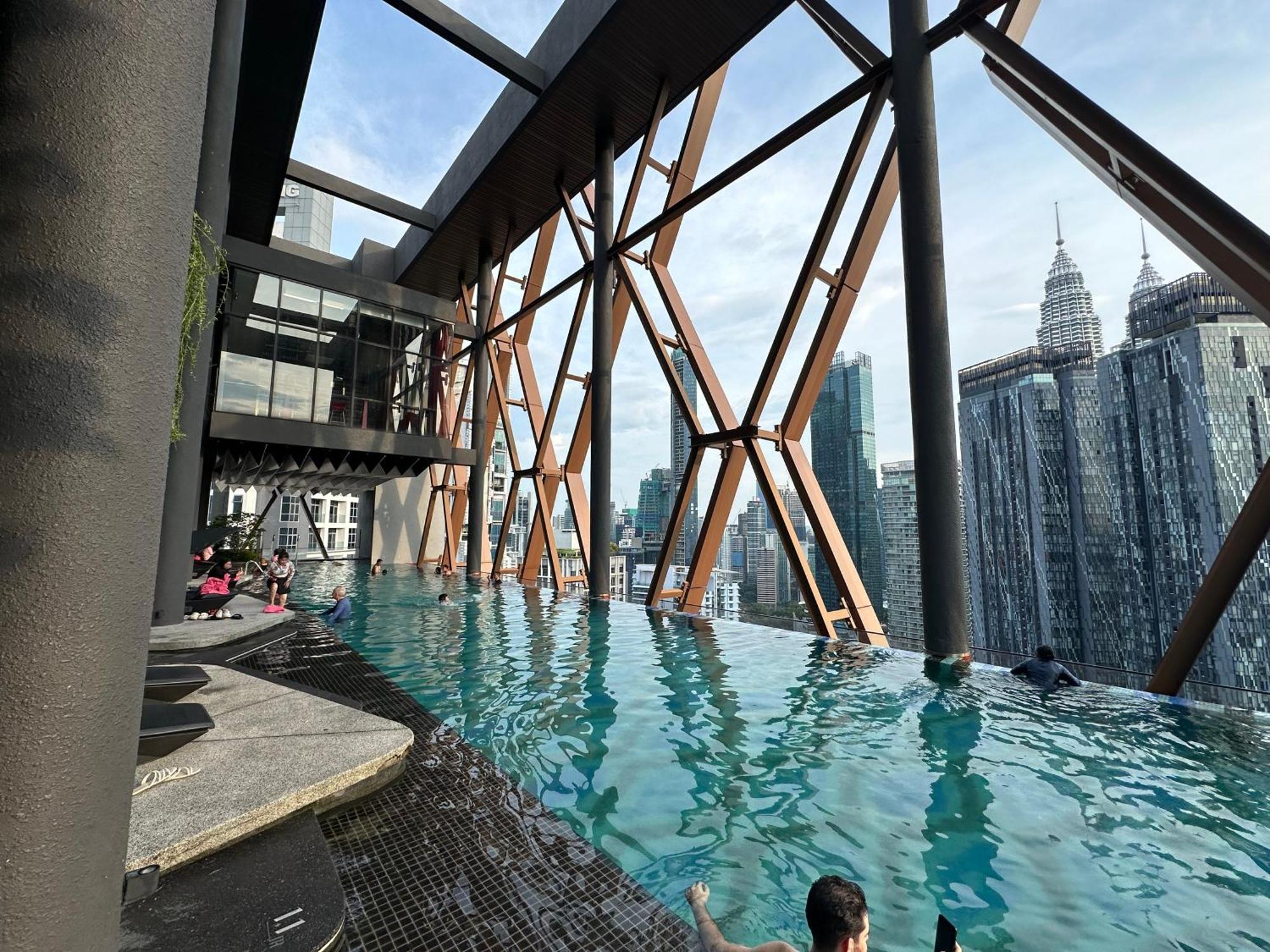 Scarletz Suites Klcc By Aura Kuala Lumpur Exterior photo